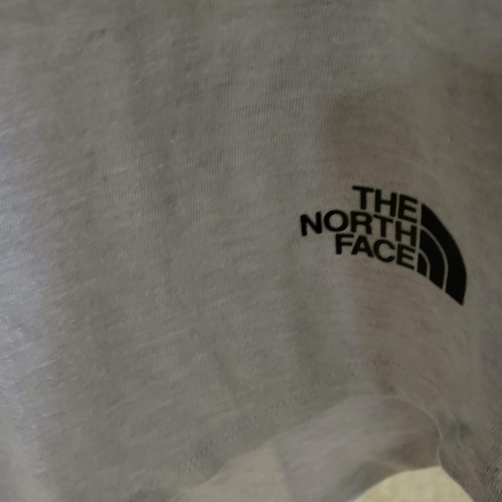 Womans north face long sleeve T-shirt - Picture 4 of 4